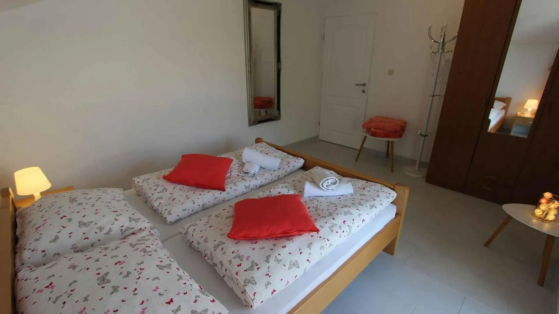 Apartments In Malinska - Insel Krk 53303 Croatia